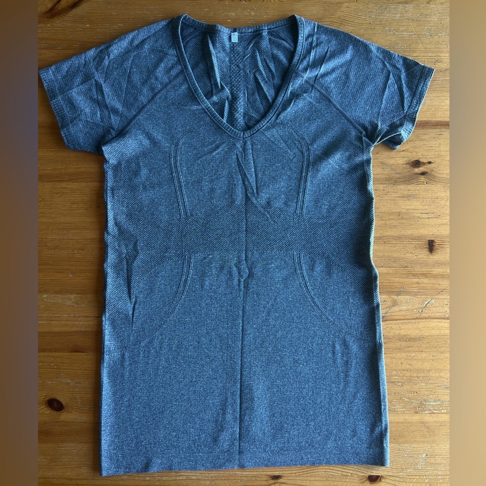 Lulu Silver-essence T-shirt